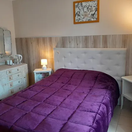 Domaine De Meslay, Avec Salle D'eau Et Wc