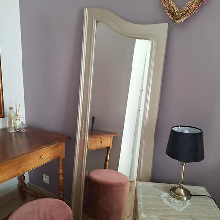 Domaine De Meslay, Avec Salle D'eau Et Wc *