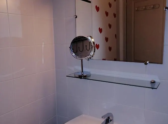 Domaine De Meslay, Avec Salle D'eau Et Wc Daire *