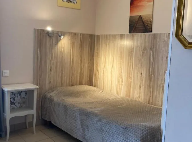 Daire Domaine De Meslay, Avec Salle D'eau Et Wc *