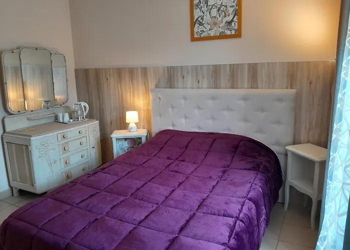 Domaine De Meslay, Avec Salle D'eau Et Wc