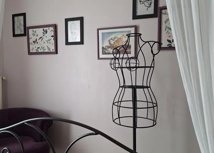 Domaine De Meslay, Avec Salle D'eau Et Wc