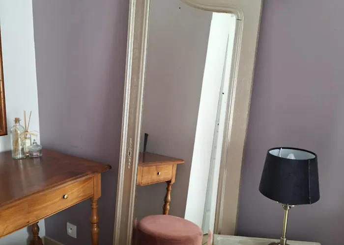 Domaine De Meslay, Avec Salle D'eau Et Wc *